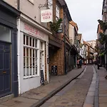 Shambles Suites In The Centre Of York, Sleeps 16