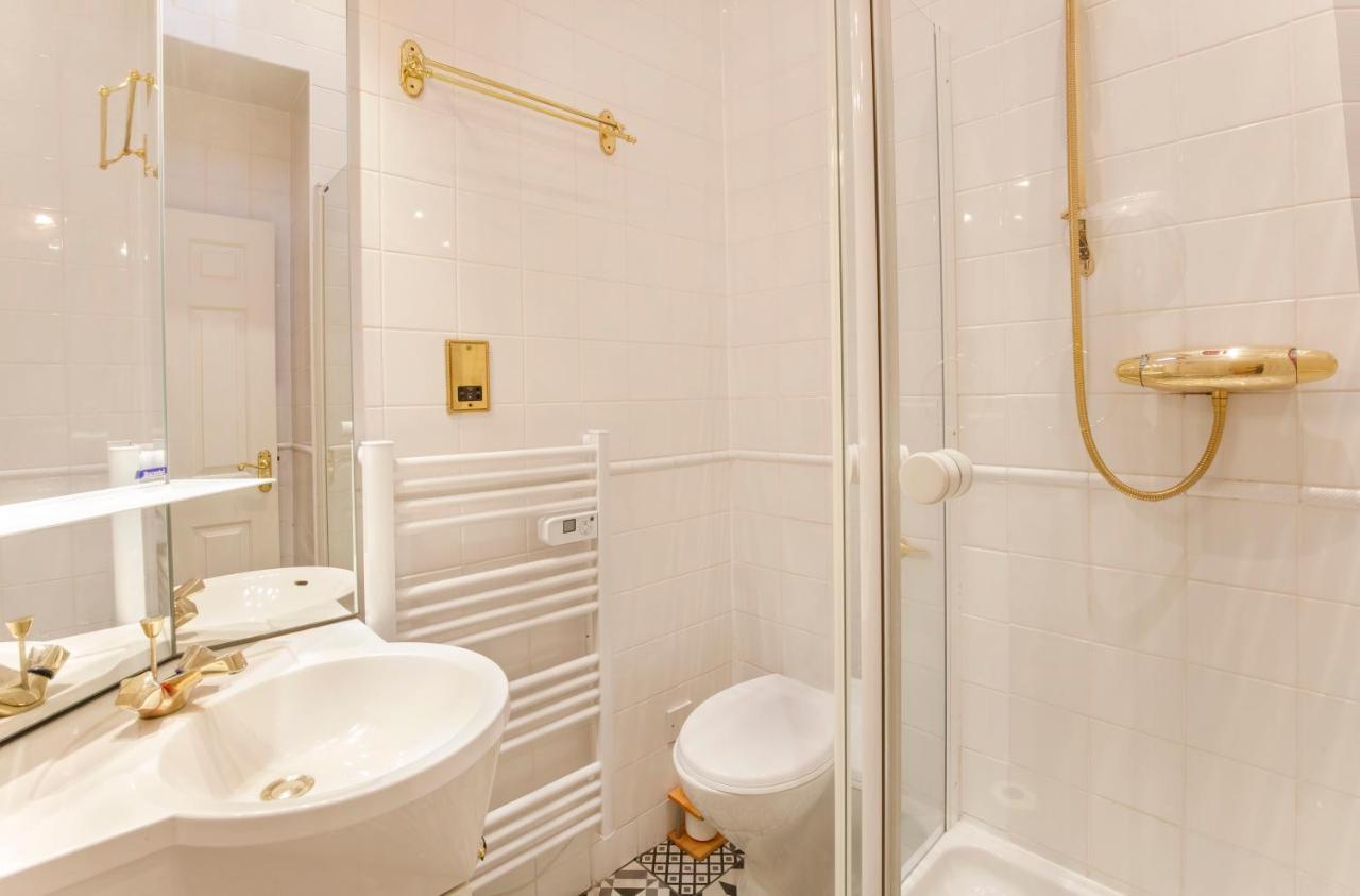 Shambles In The Centre Of York, Sleeps 16 York