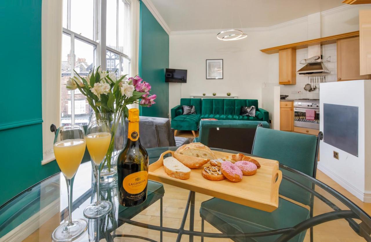 Shambles In The Centre Of York, Sleeps 16 York