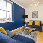 Shambles Suites In The Centre Of York, Sleeps 16